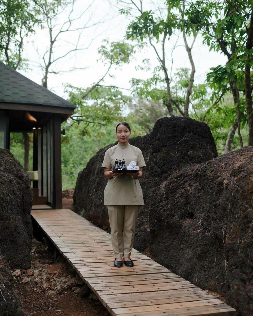 The Postcard Hideaway, Netravali Wildlife Sanctuary, Goa Hotel Vichondrem ภายนอก รูปภาพ